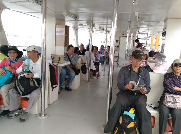 坐船悠遊淡水河