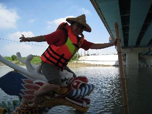 學員體驗划龍舟