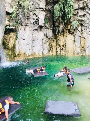 部落青年帶領山水體驗冒險活動